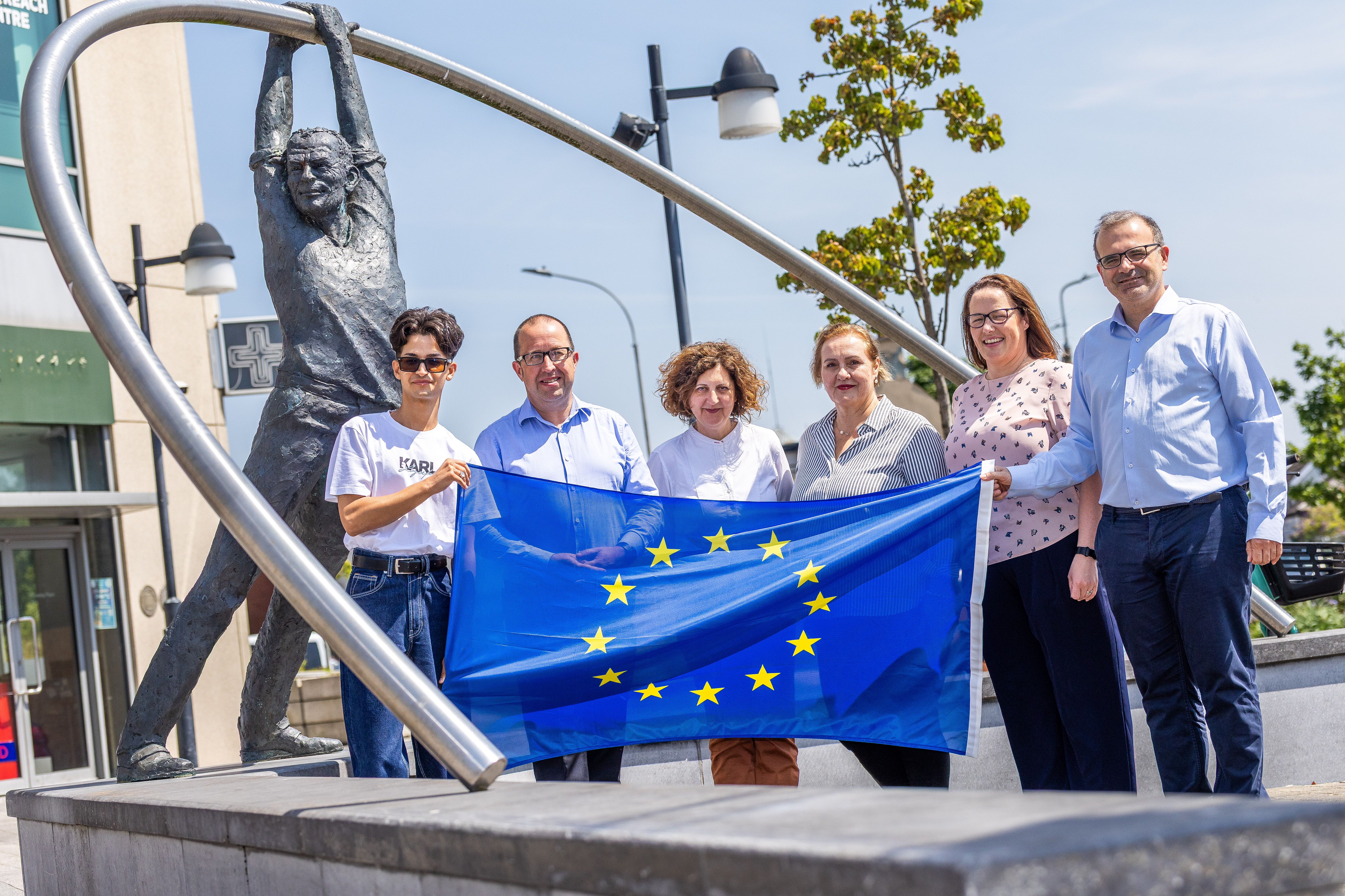 EU-flag-+-Greeks-3