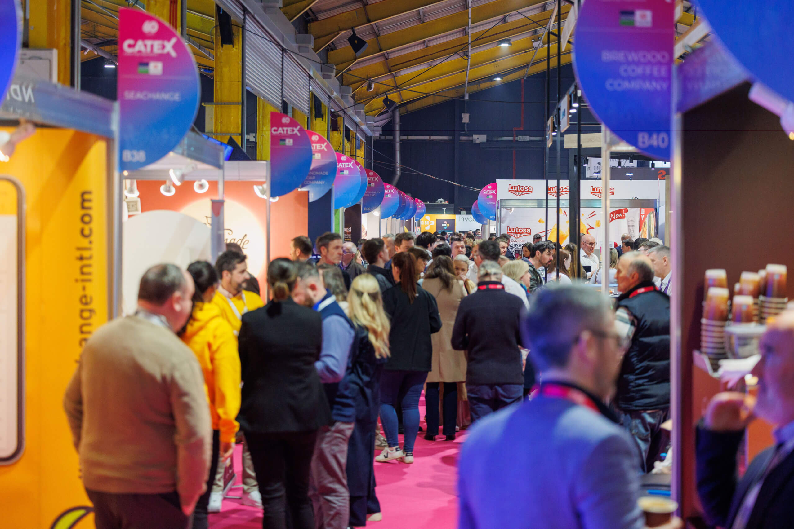 Crowds-inside-CATEX