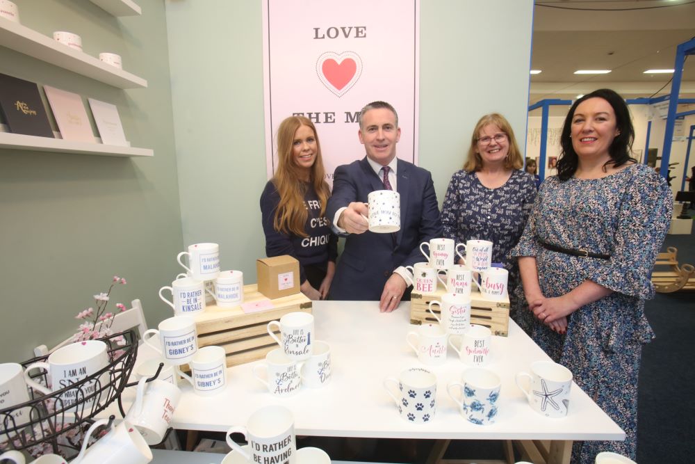 Love The Mug and Minister Damian English - Showcase