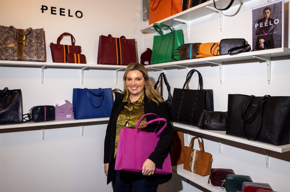 Julie Peelo -  Showcase