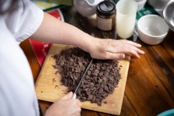 Wild Atlantic Flavours -cutting choc 06 Wild Atlantic Flavours -cutting choc 06
