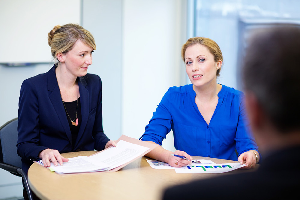 Two_Women_Explaining